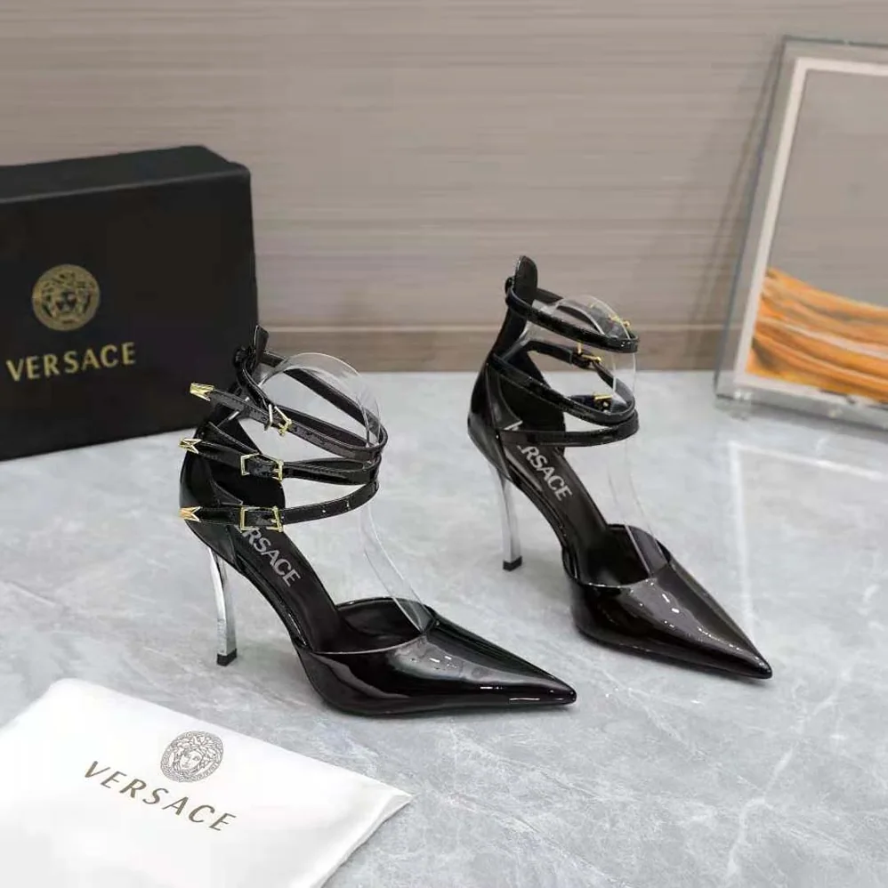 Versace Pin-Point Pumps in Calf Leather for Women in Black Versace Pin-Point Pumps in Calf Leather for Women in Black