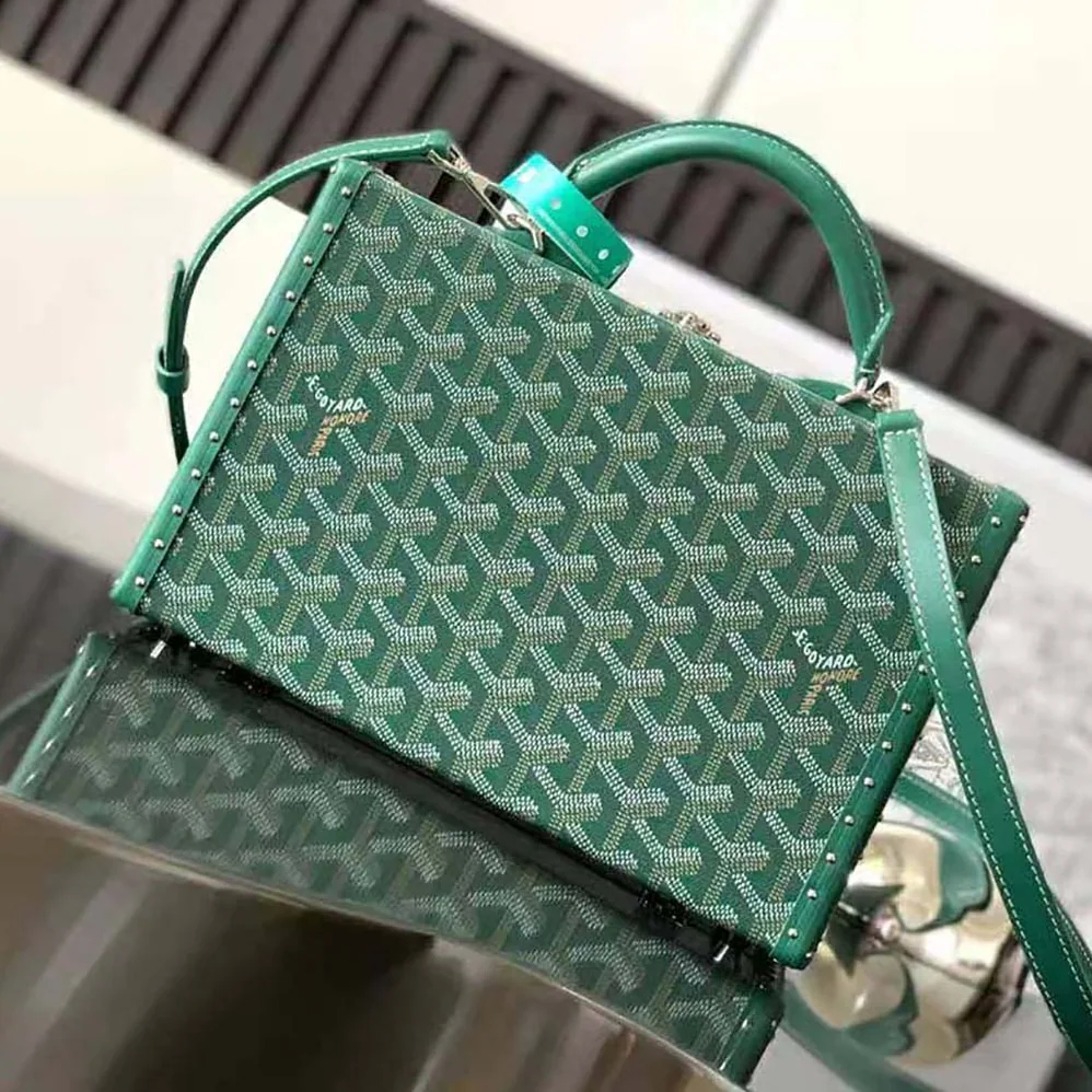 Goyard Sac Malle Grand Hôtel in Goyardine Canvas & Clamecy Calfskin for Women in Green Goyard Sac Malle Grand Hôtel in Goyardine Canvas & Clamecy Calfskin for Women in Green
