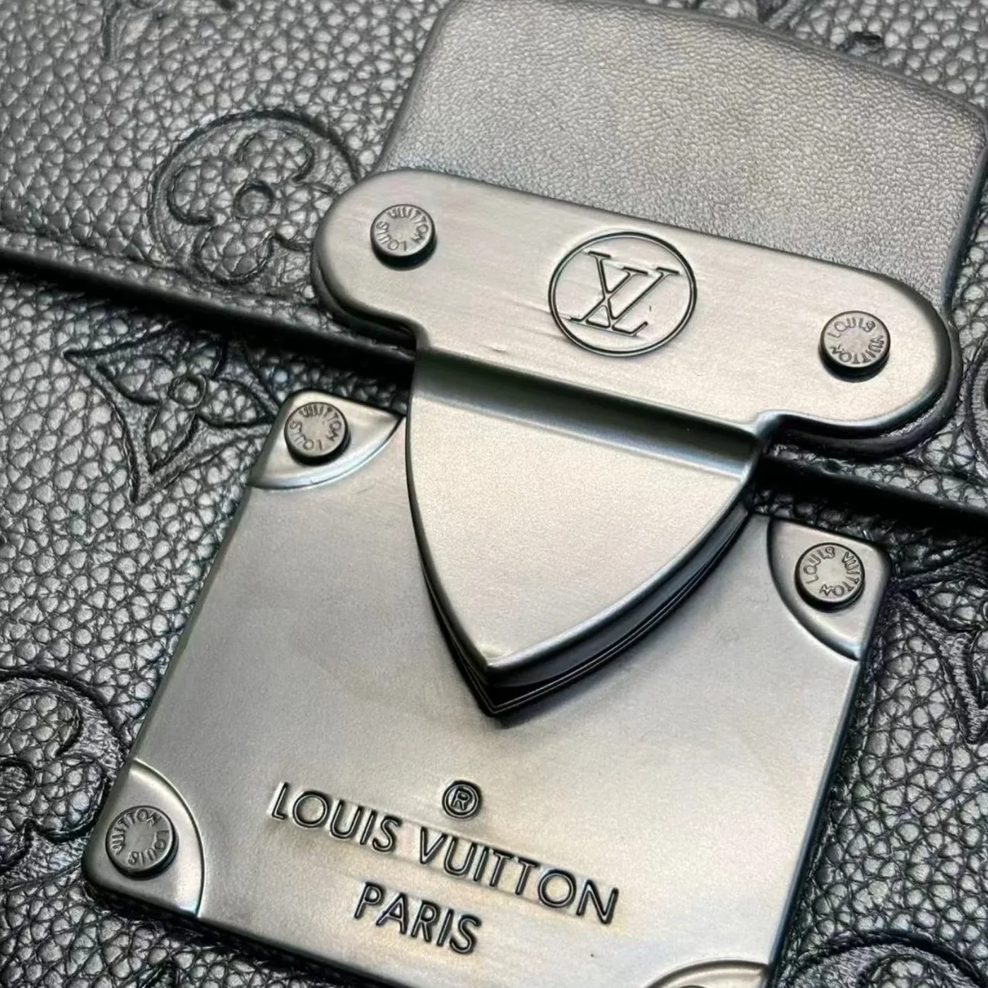 Louis Vuitton S-Lock Briefcase Taurillon Monogram Black Louis Vuitton S-Lock Briefcase Taurillon Monogram Black