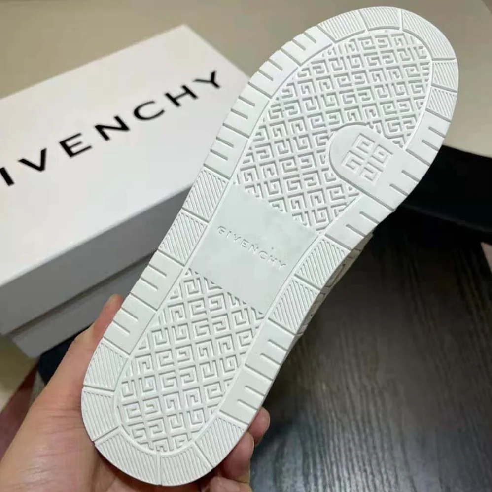 Givenchy G4 Sneakers in Leather for Men in White Givenchy G4 Sneakers in Leather for Men in White