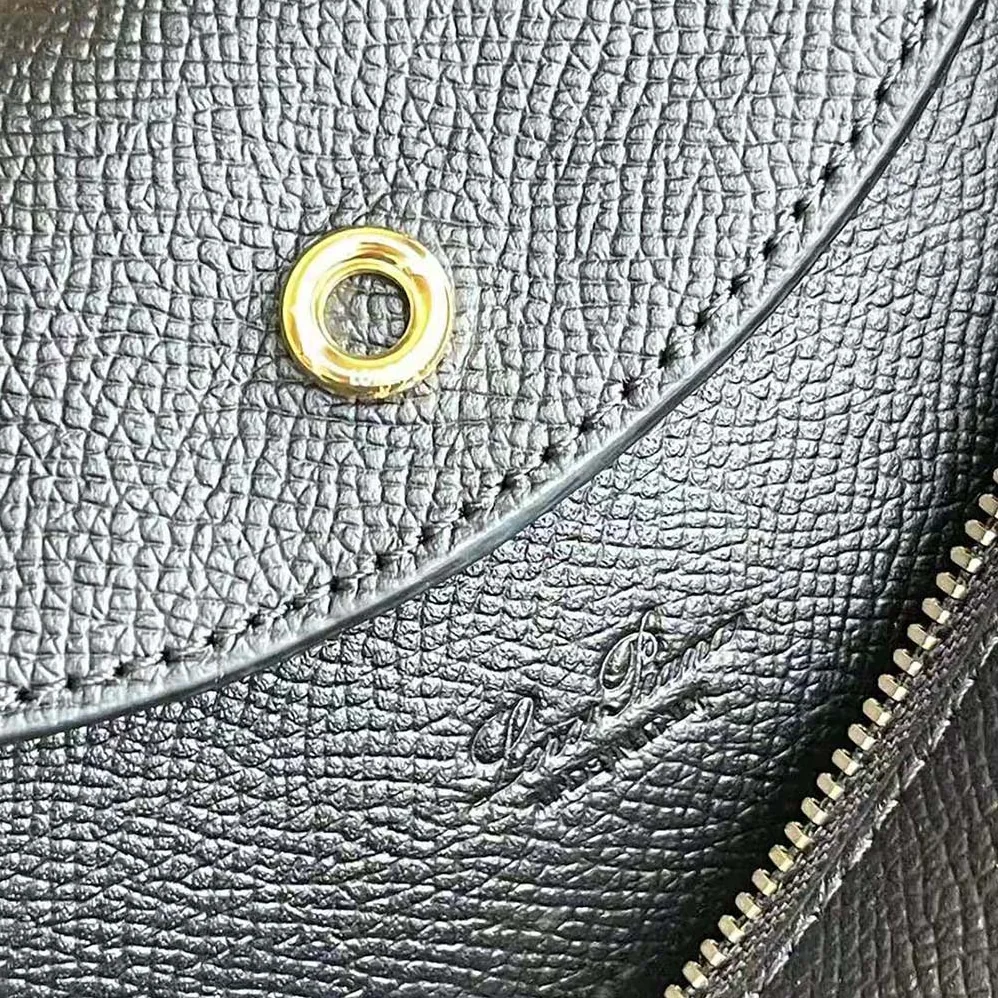 Loro Piana Extra Bag in Calfskin Leather for Women in Black Loro Piana Extra Bag in Calfskin Leather for Women in Black