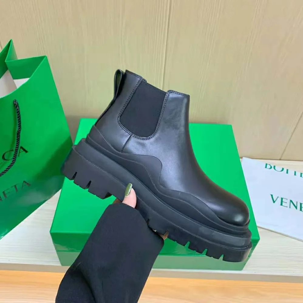 Bottega Veneta Tire Ankle Chelsea Boot for Unisex in Black Bottega Veneta Tire Ankle Chelsea Boot for Unisex in Black