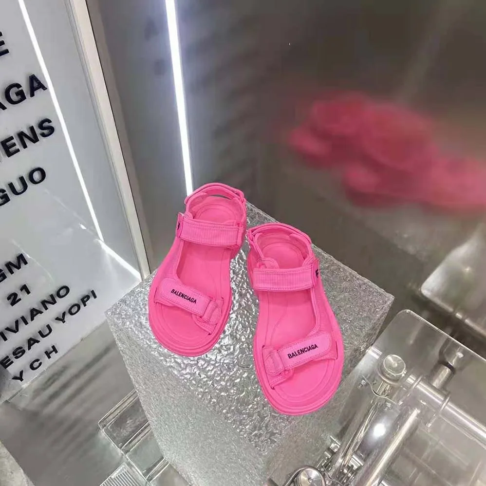 Balenciaga Tourist Sandal in Neon Pink Technical Material for Unisex Balenciaga Tourist Sandal in Neon Pink Technical Material for Unisex
