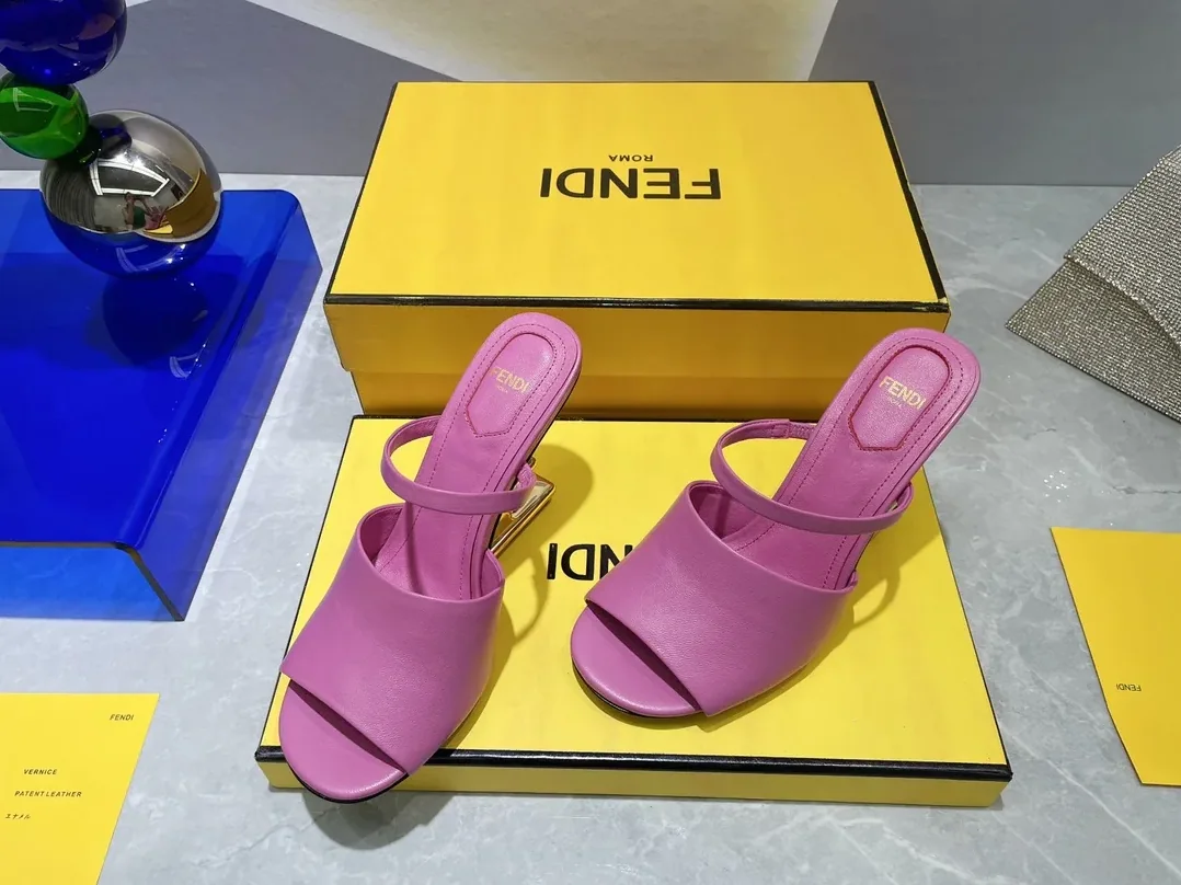 Fendi First Dark Pink High in Heeled Sandals Fendi First Dark Pink High in Heeled Sandals