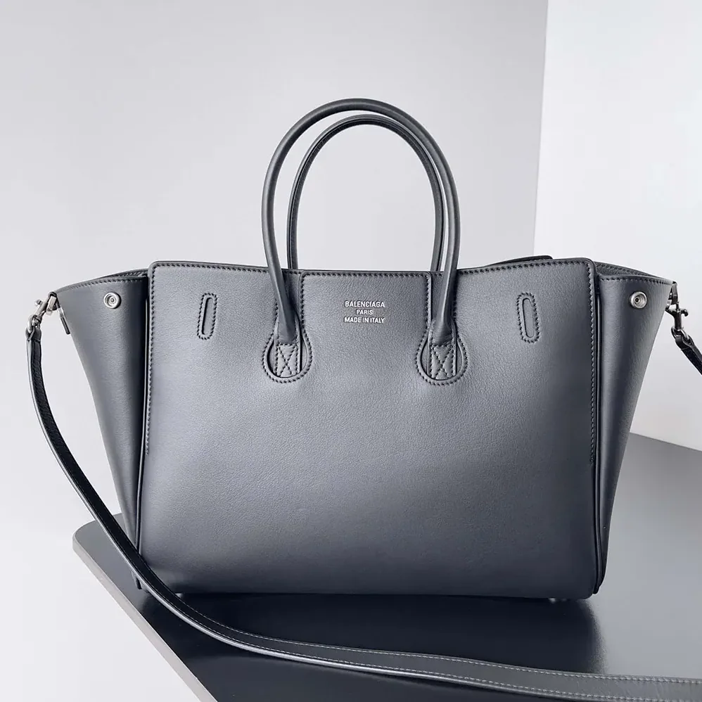 Balenciaga Bel Air Small Carry All Bag in Black Smooth Calfskin for Women in Silver Balenciaga Bel Air Small Carry All Bag in Black Smooth Calfskin for Women in Silver