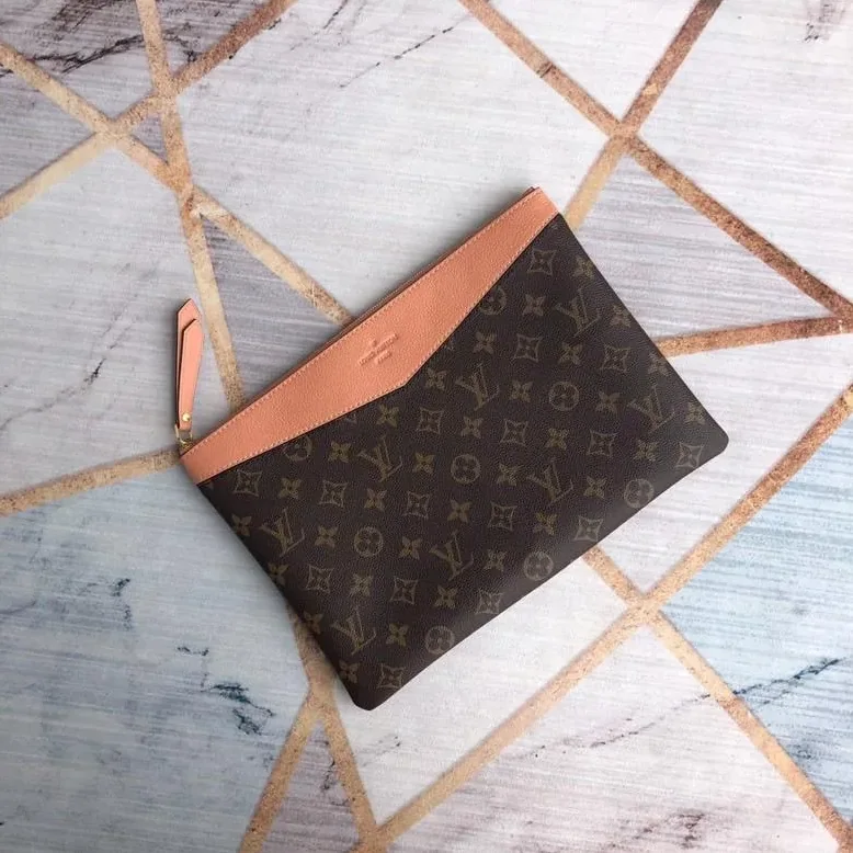 Louis Vuitton Daily Pouch Bag Monogram Canvas Light Pink / LV