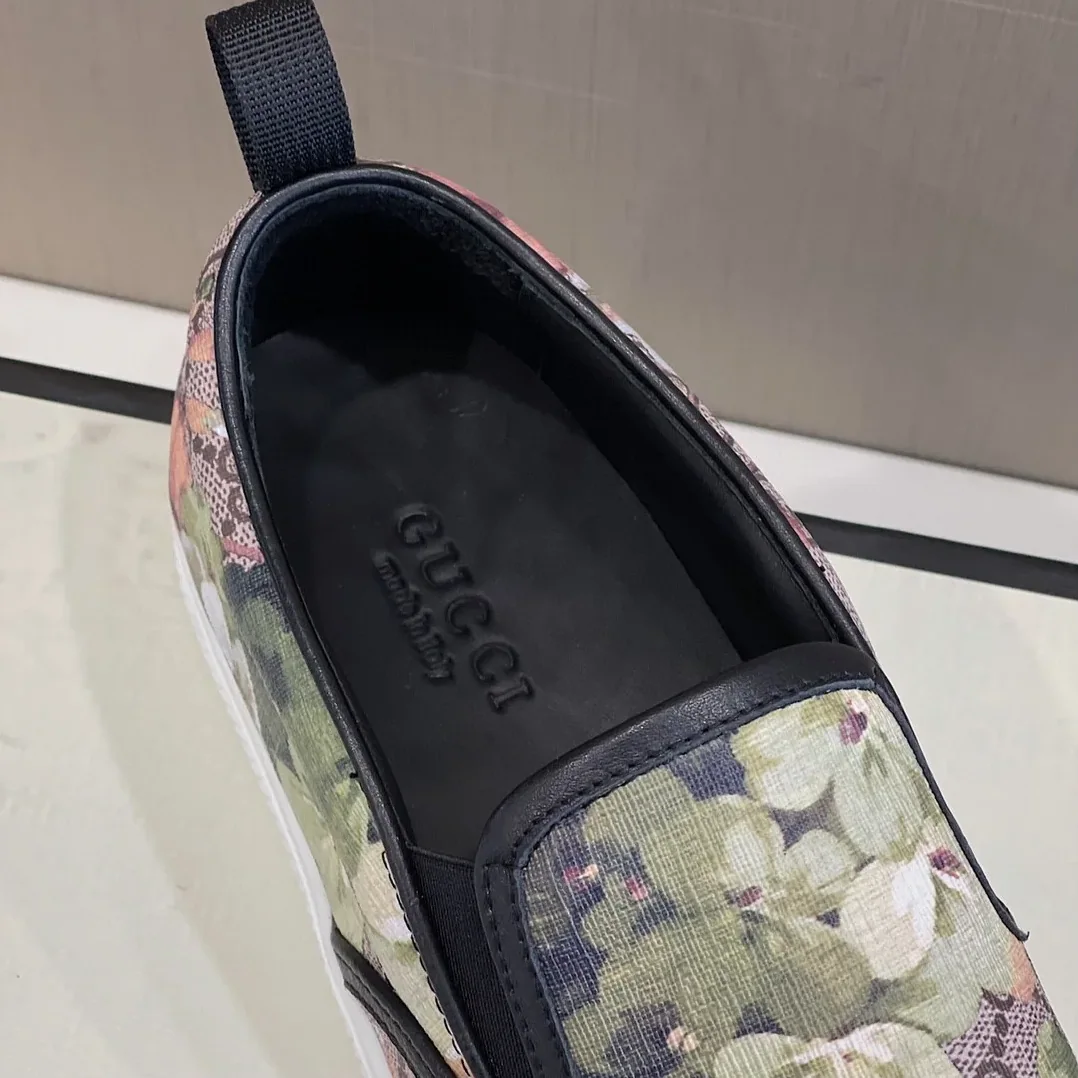 Gucci GG Supreme Slip for Men in On With Floral Green