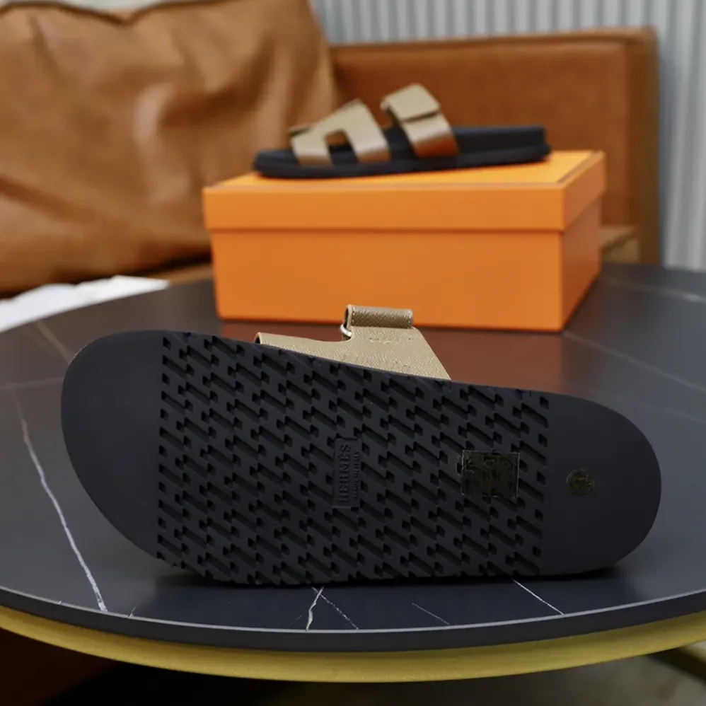 Hermes Chypre Sandal for Unisex in Dark Brown