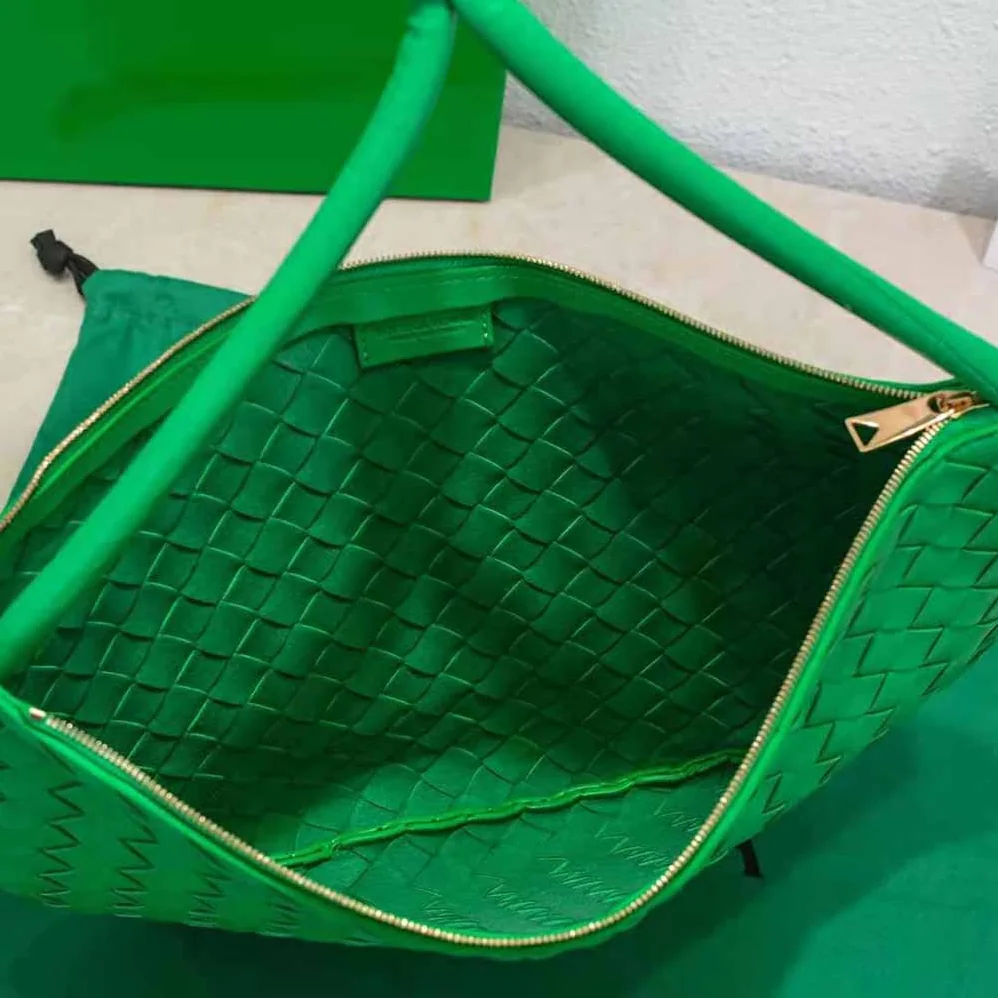 Bottega Veneta Turn Medium Intrecciato Leather Pouch with Adjustable Strap for Women in Green