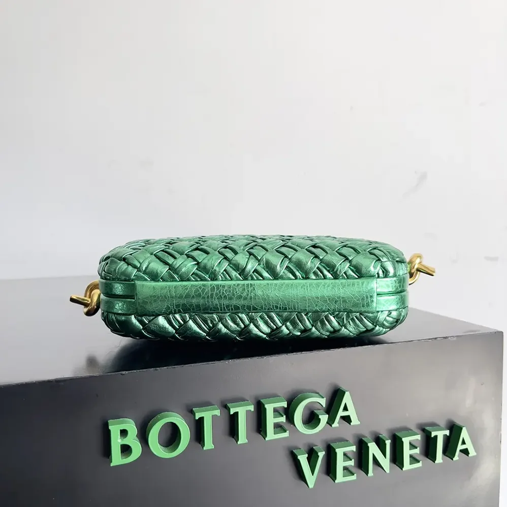 Bottega Veneta Knot Minaudiere On Strap for Women in Green Bottega Veneta Knot Minaudiere On Strap for Women in Green