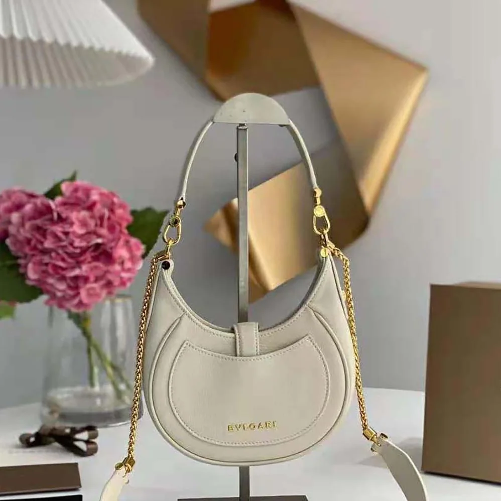 Bvlgari Serpenti Ellipse Crossbody Bag in Calf Leather for Women in White Bvlgari Serpenti Ellipse Crossbody Bag in Calf Leather for Women in White
