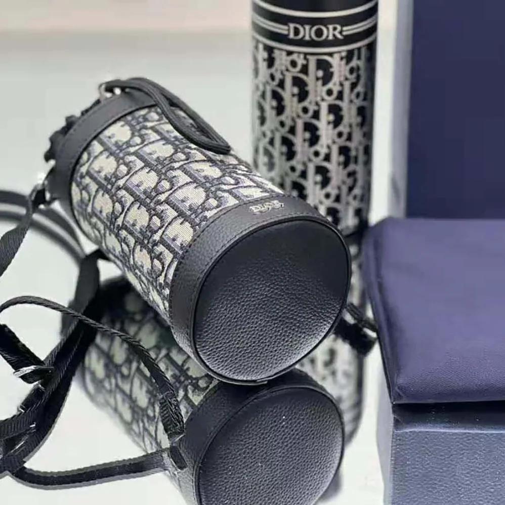 Dior Aqua Bottle and Bottle Holder with Shoulder Strap for Men Dior Aqua Bottle and Bottle Holder with Shoulder Strap for Men
