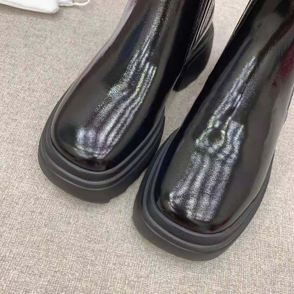 Roger Vivier Wallaviv Strass Buckle Chelsea Ankle Boots in Patent Leather for Women Roger Vivier Wallaviv Strass Buckle Chelsea Ankle Boots in Patent Leather for Women