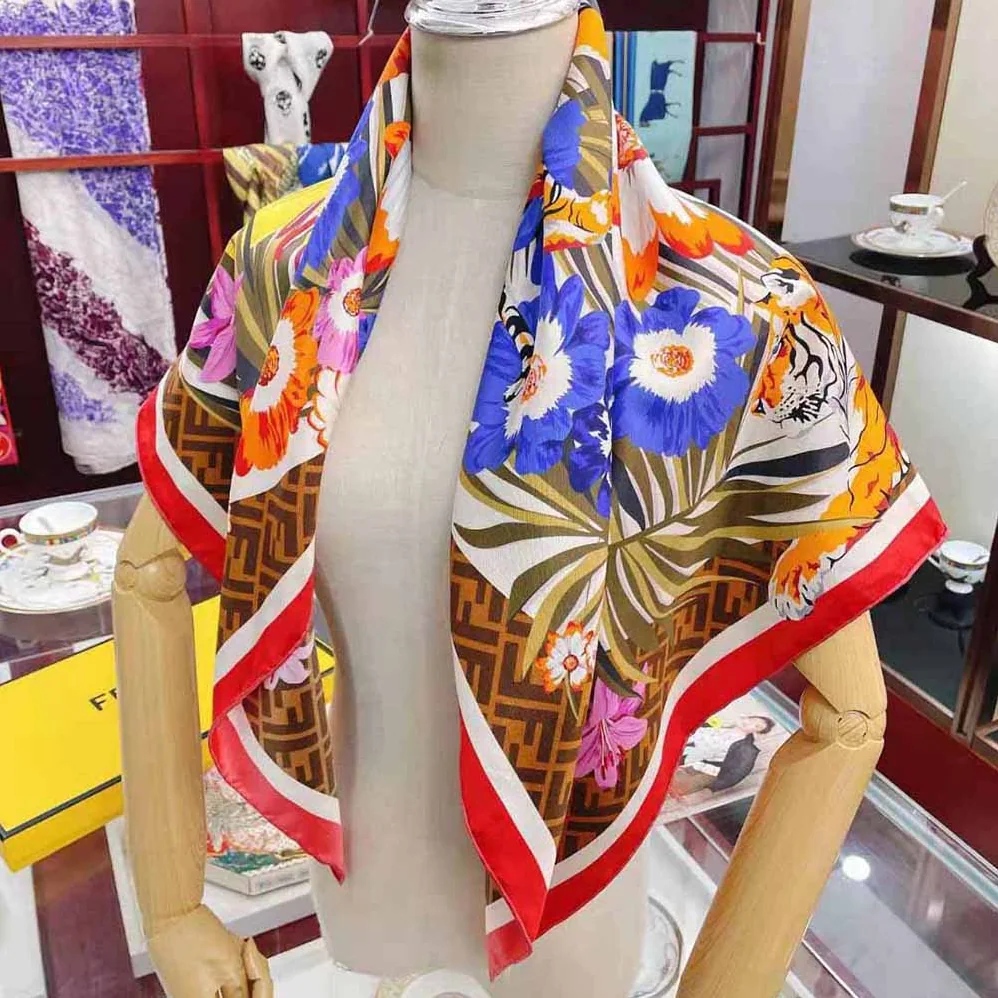 Fendi Flower Foulard Foulard from the Spring Festival Capsule Collection for Women Fendi Flower Foulard Foulard from the Spring Festival Capsule Collection for Women