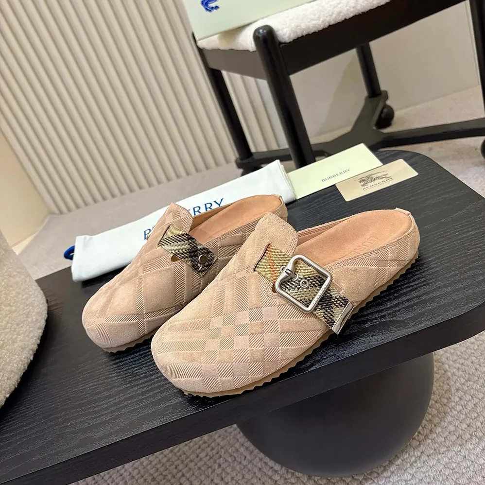 Burberry Check Denim Urchin Clogs for Unisex in Flora Pink Burberry Check Denim Urchin Clogs for Unisex in Flora Pink