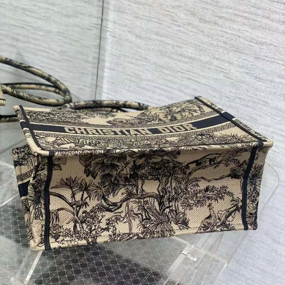 Dior Medium Dior Book Tote Beige Multicolor Toile de Jouy Voyage Embroidery for Women Dior Medium Dior Book Tote Beige Multicolor Toile de Jouy Voyage Embroidery for Women