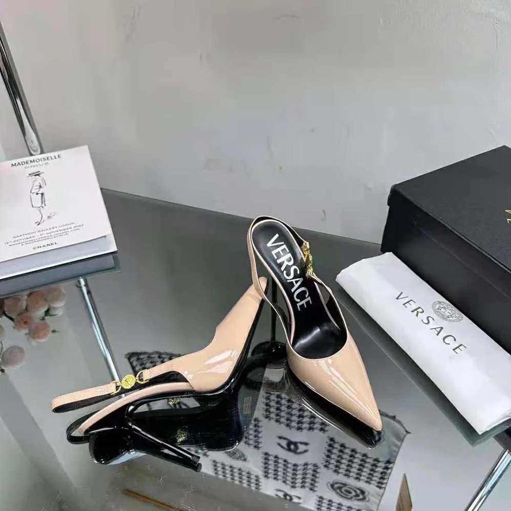 Versace Medusa '95 Slingback Pumps for Women in Pink Versace Medusa '95 Slingback Pumps for Women in Pink