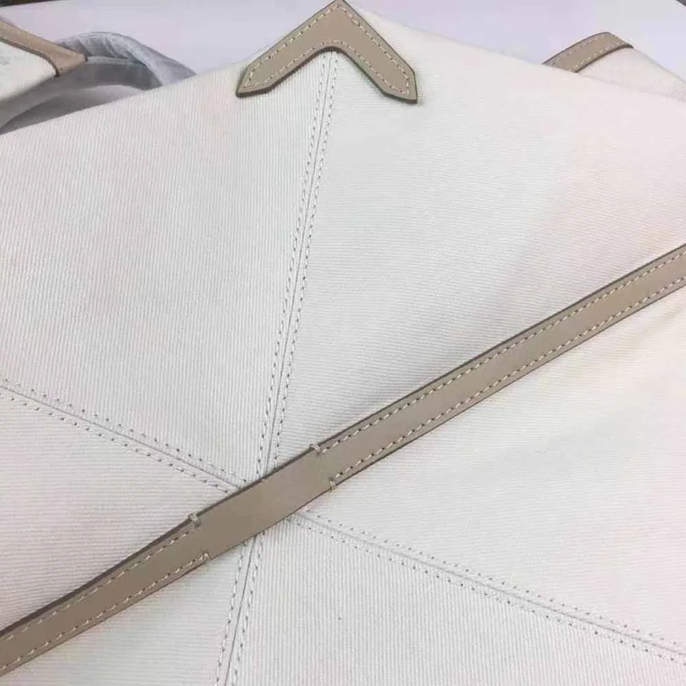 Burberry Mini Horseferry Linen Cotton Canvas Beach Tote for Women in Beige