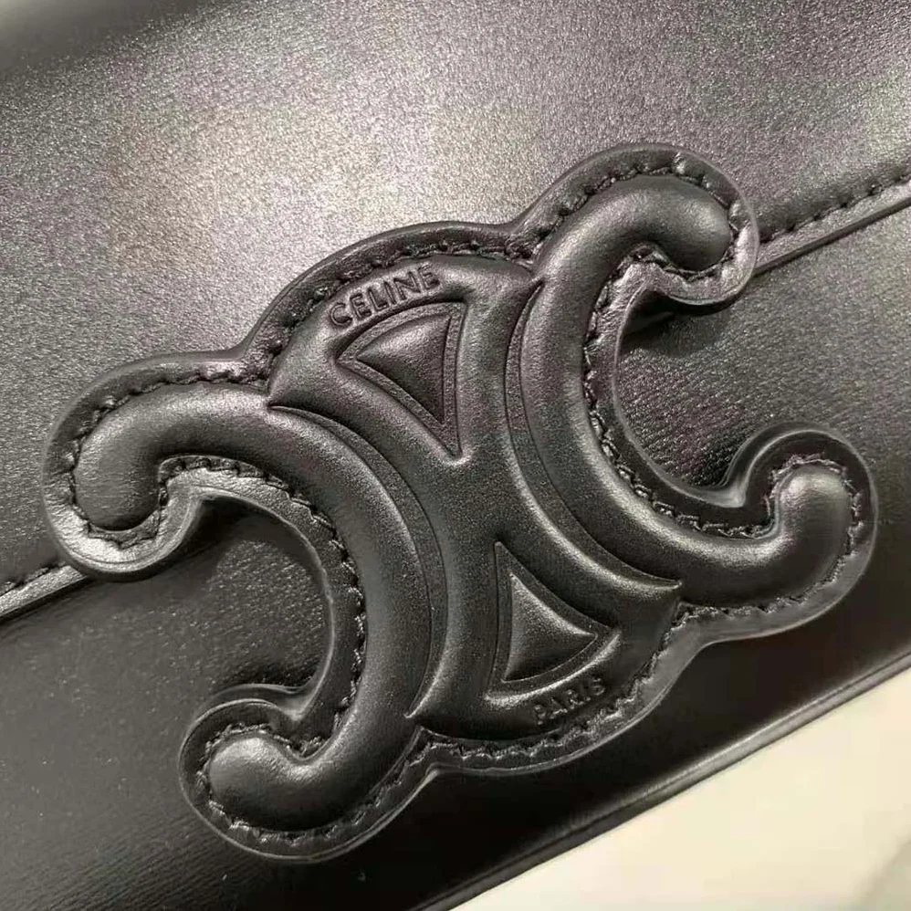 Celine Chain Shoulder Bag Cuir Triomphe in Shiny Calfskin for Women in Black Celine Chain Shoulder Bag Cuir Triomphe in Shiny Calfskin for Women in Black