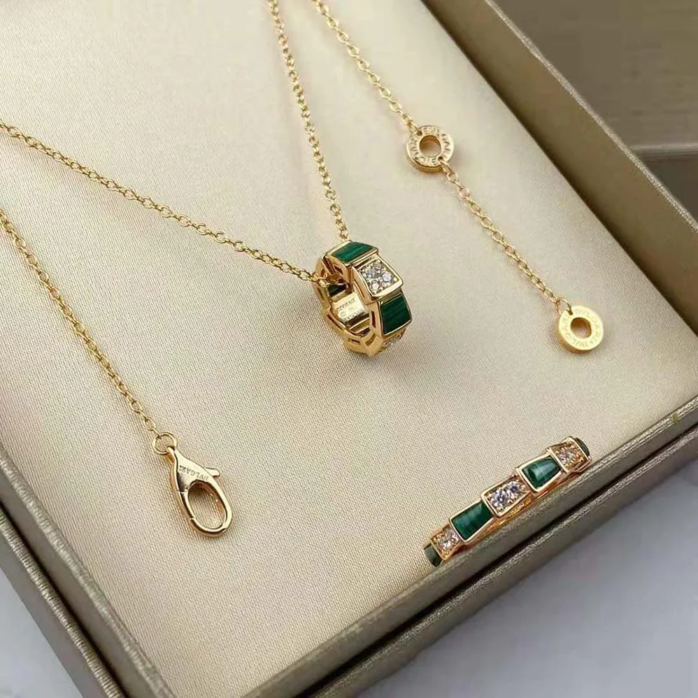 Bvlgari Serpenti Viper 18 KT Rose Gold Necklace Set with Malachite Elements for Women Bvlgari Serpenti Viper 18 KT Rose Gold Necklace Set with Malachite Elements for Women