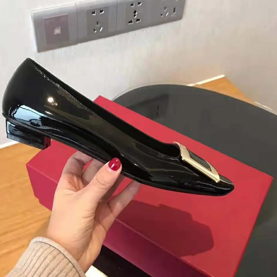 Roger Vivier Belle Vivier Pumps in Patent Leather for Women in Black Roger Vivier Belle Vivier Pumps in Patent Leather for Women in Black