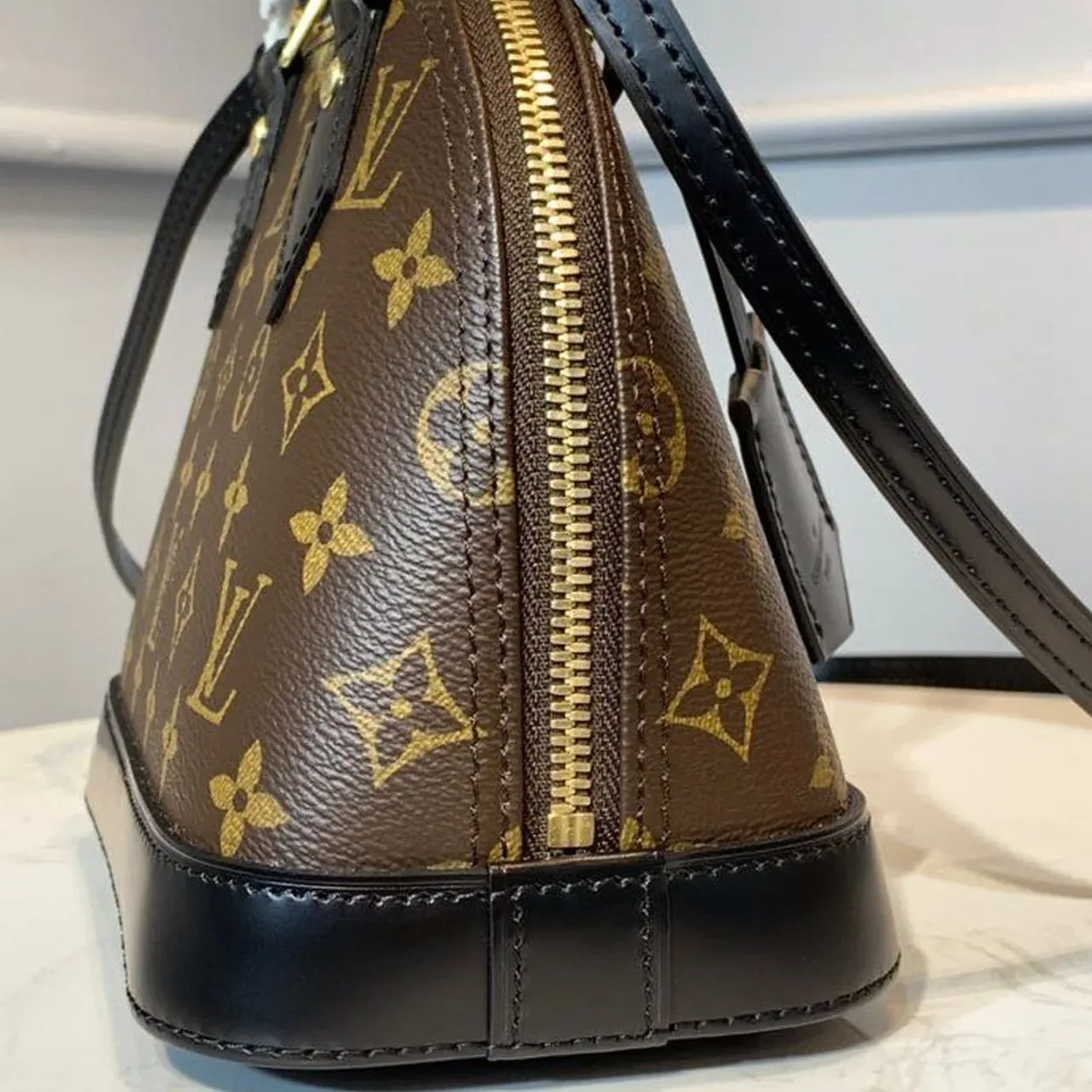 Louis Vuitton Alma BB Top Handle Bag / Brown Monogram Canvas Gold Hardware Louis Vuitton Alma BB Top Handle Bag / Brown Monogram Canvas Gold Hardware