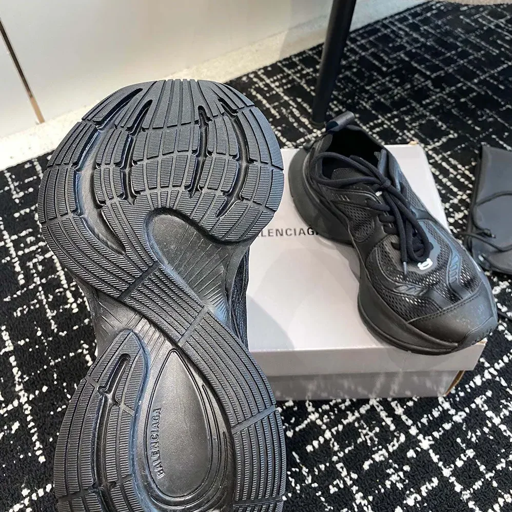 Balenciaga Circuit Sneaker in Black Polyester for Unisex Balenciaga Circuit Sneaker in Black Polyester for Unisex