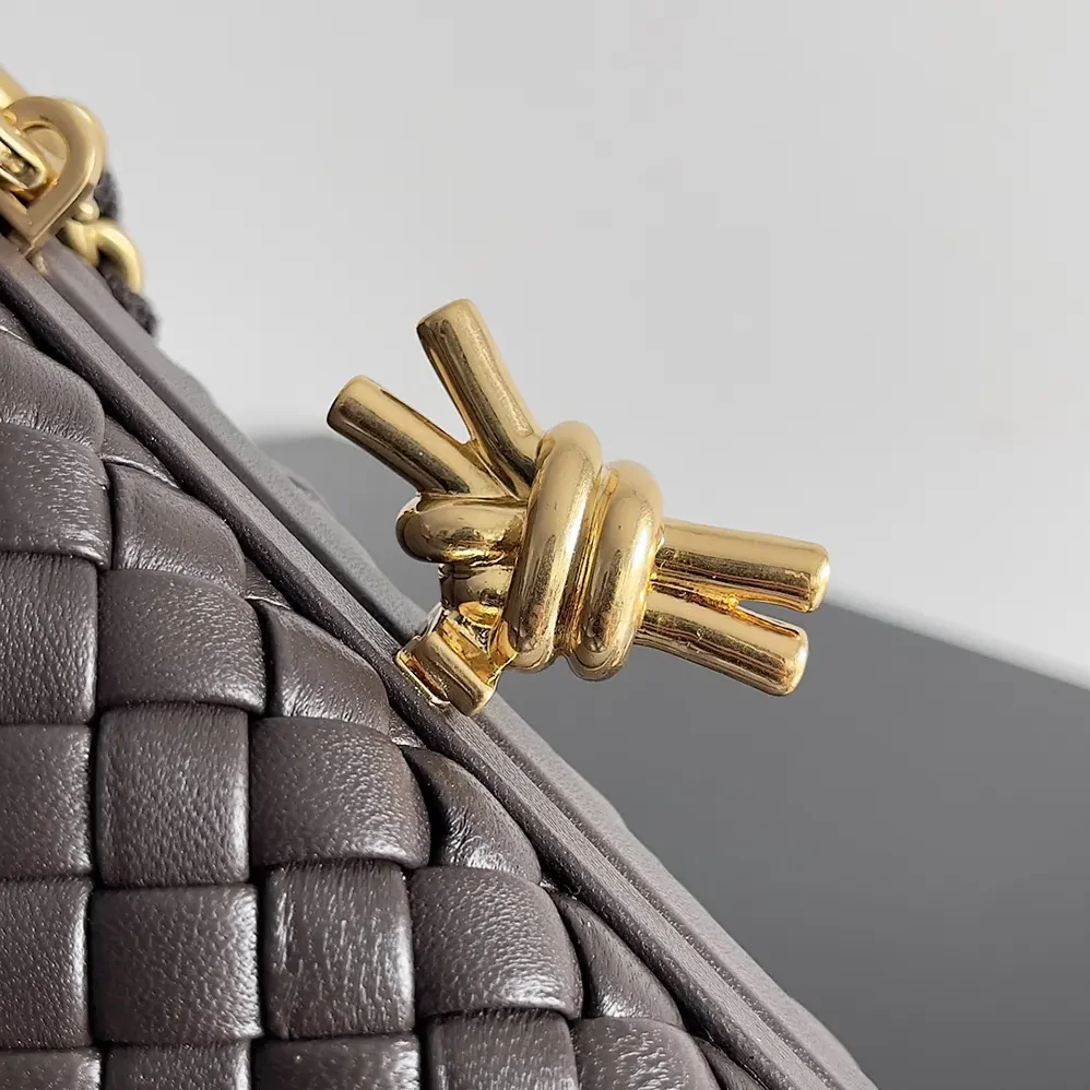 Bottega Veneta Knot Minaudière Clutch in Calfskin Leather for Women in Maroon Bottega Veneta Knot Minaudière Clutch in Calfskin Leather for Women in Maroon