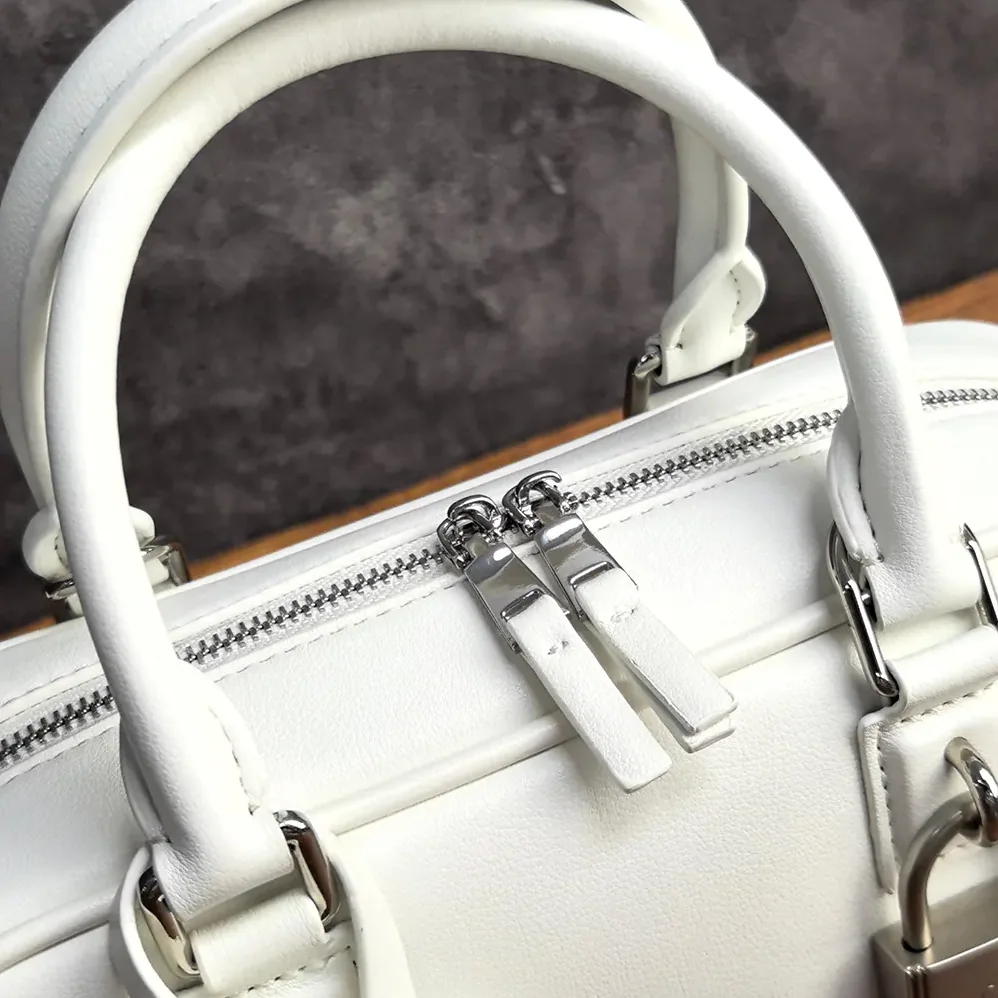 Loewe Amazona 23 Cropped Bag in Shiny Calfskin for Women Loewe Amazona 23 Cropped Bag in Shiny Calfskin for Women