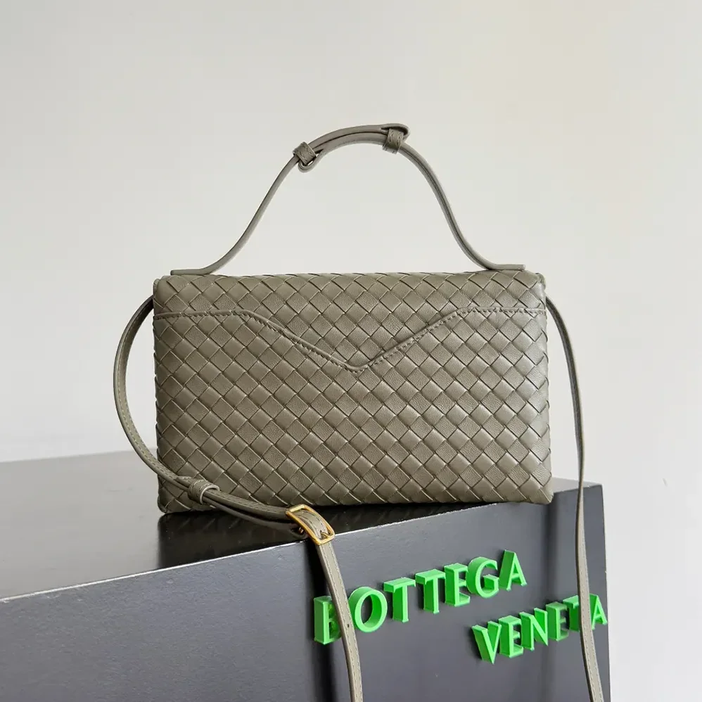 Bottega Veneta Knot Lock in Intrecciato Piccolo Leather for Women in Dark Green