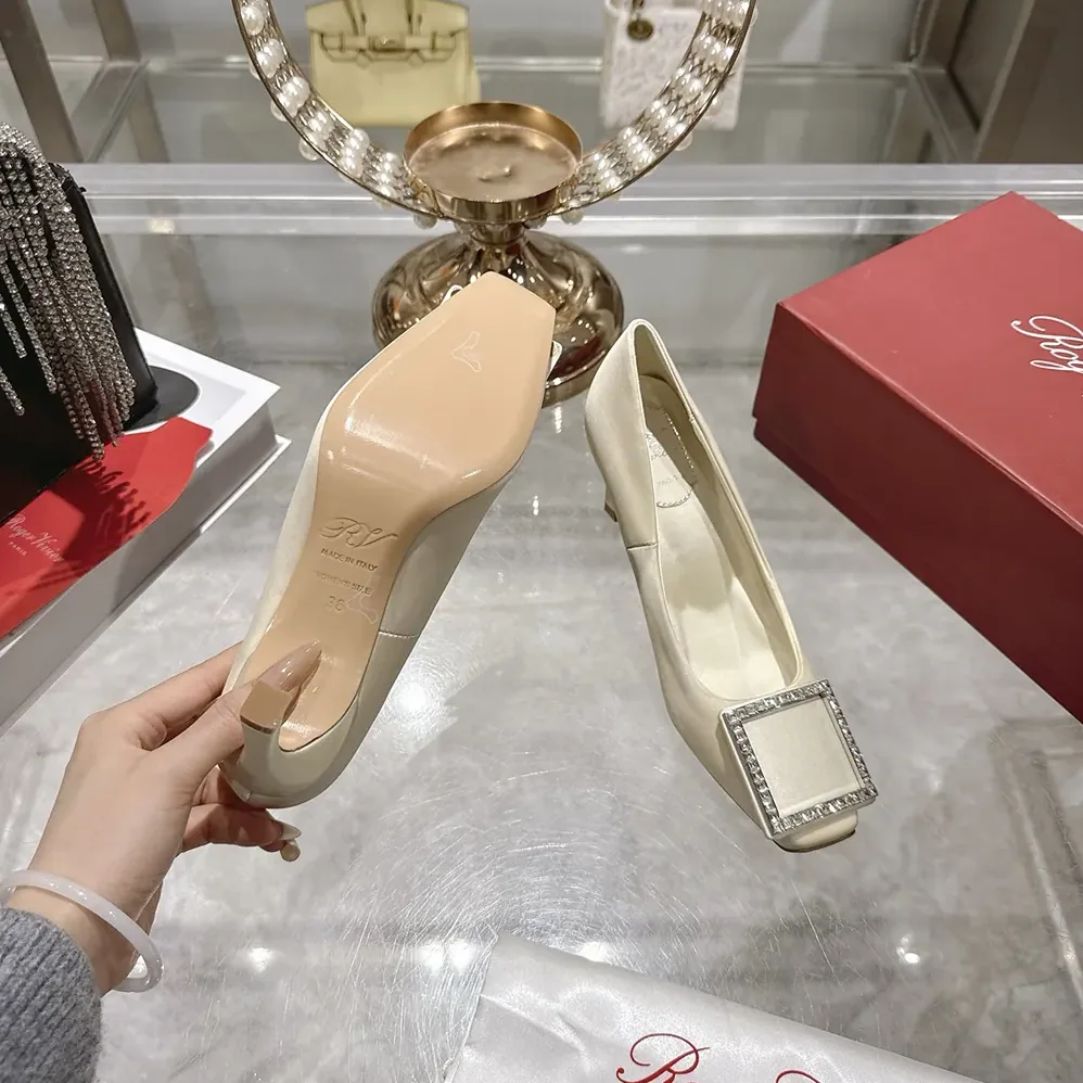 Roger Vivier Trompette Pumps in Satin for Women in White Roger Vivier Trompette Pumps in Satin for Women in White