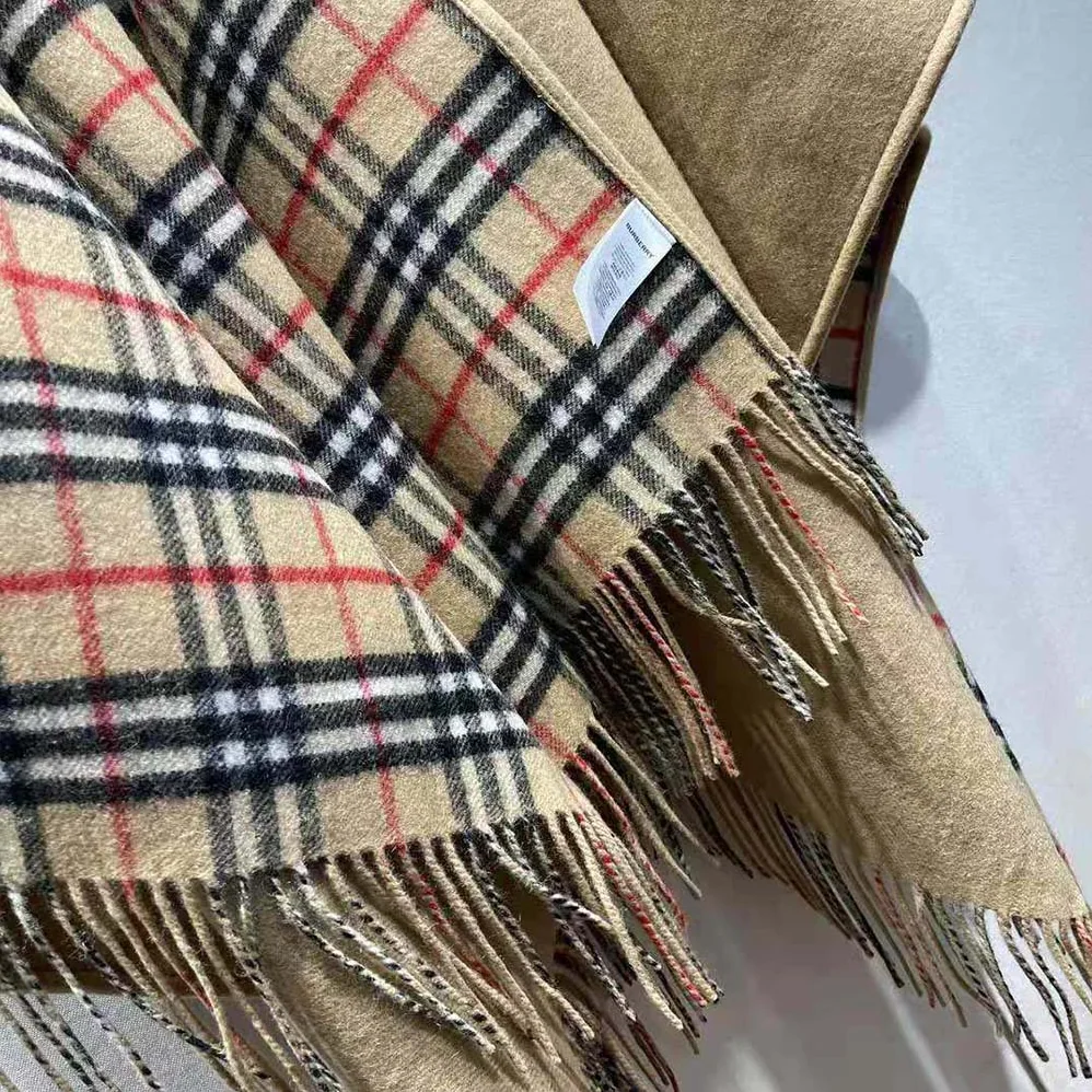 Burberry Reversible Check Wool Cape for Women in Beige Burberry Reversible Check Wool Cape for Women in Beige