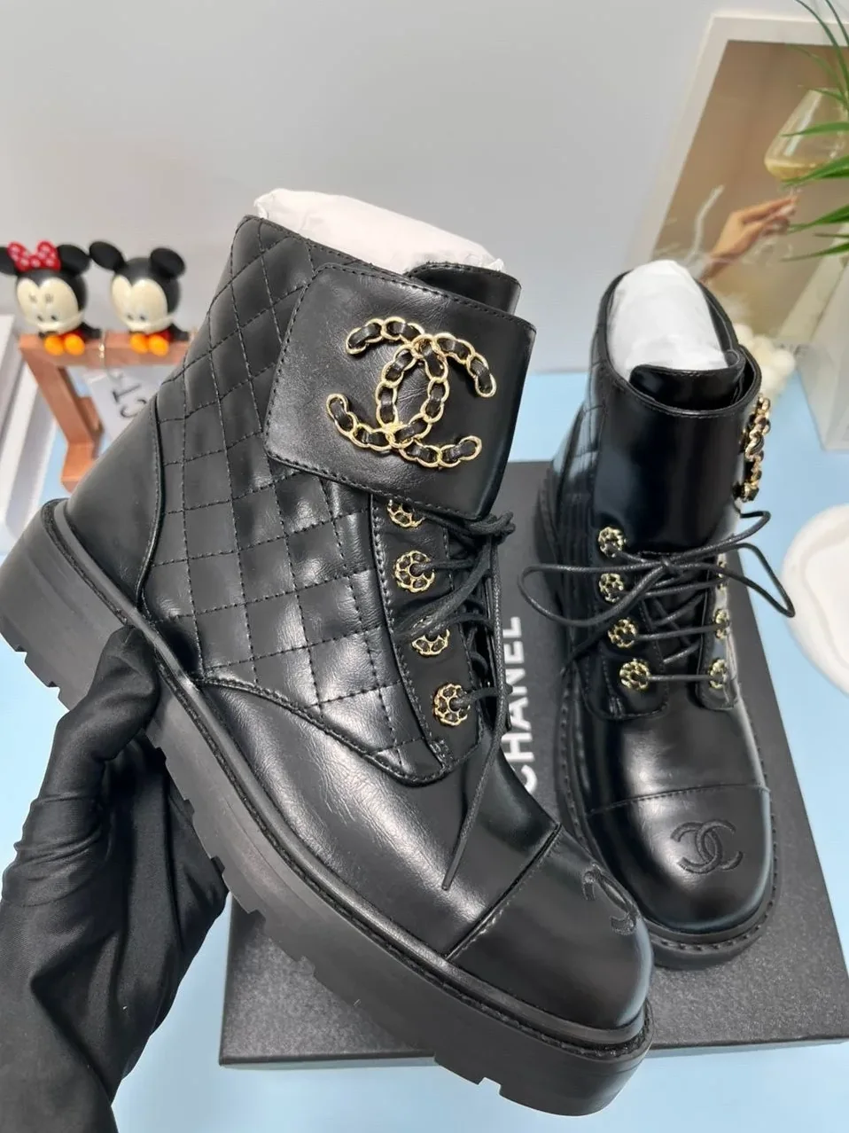 Chanel Lace in Ups Bright Black / Chanel Lace in Ups Bright Black /
