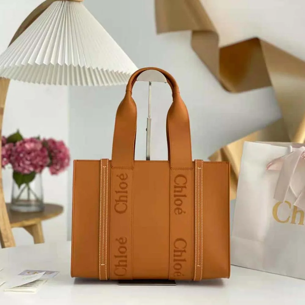 Chloe Medium Woody Tote Bag for Women in Brown