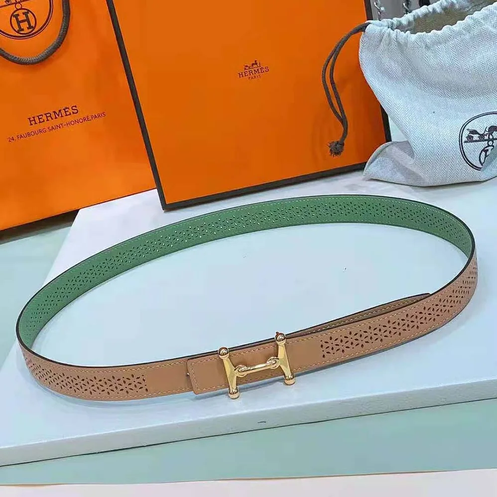 Hermes Mors H Belt Buckle & Reversible Leather Strap 24 mm for Women in Green Hermes Mors H Belt Buckle & Reversible Leather Strap 24 mm for Women in Green