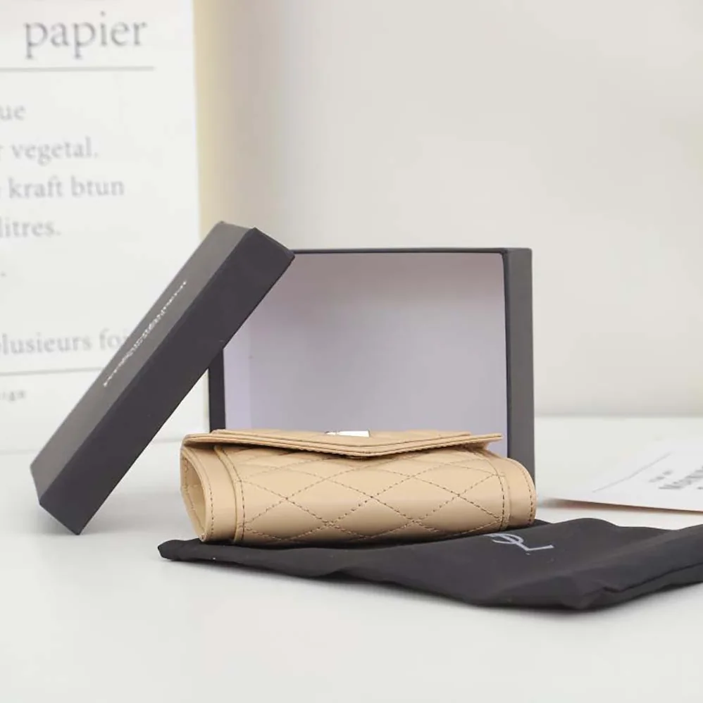 Saint Laurent YSL Vlogo Signature Grainy Calfskin Cardholder wth Zipper for Women in Sandy Saint Laurent YSL Vlogo Signature Grainy Calfskin Cardholder wth Zipper for Women in Sandy