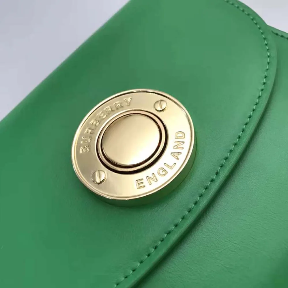 Burberry Leather Small Elizabeth Bag for Women in Green Burberry Leather Small Elizabeth Bag for Women in Green