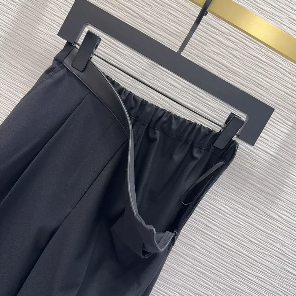 Loewe Trousers in Wool for Women in Black