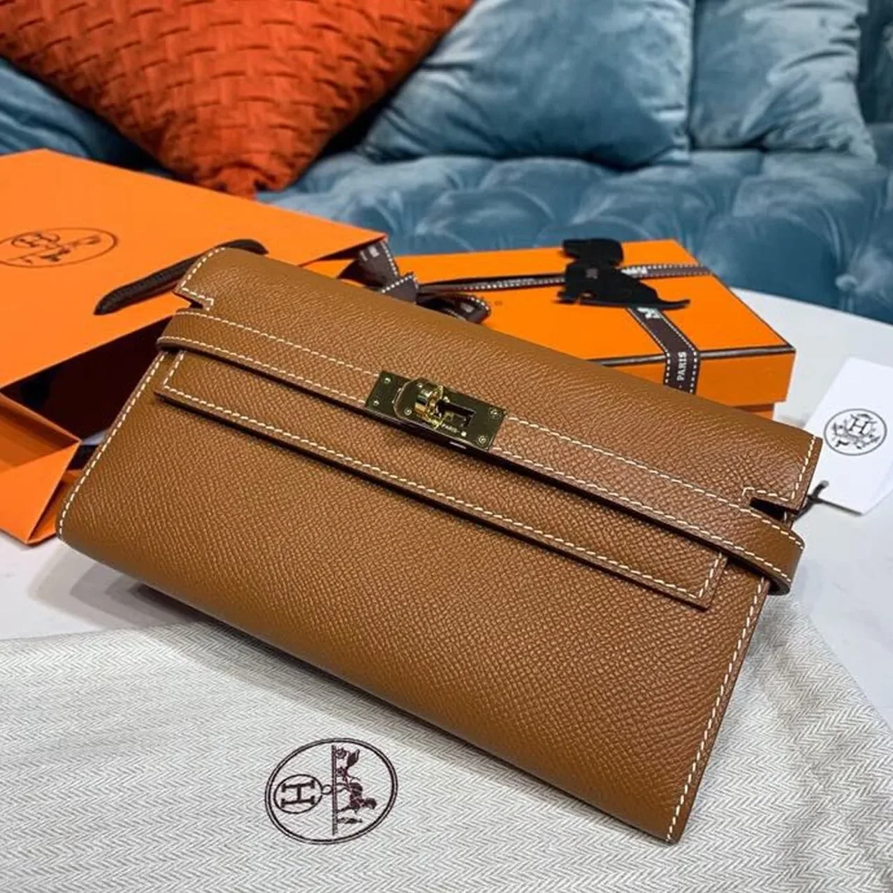 Hermes Kelly Wallet To Go Woc Brown With Gold Toned Hardware Bag / Hermes Kelly Wallet To Go Woc Brown With Gold Toned Hardware Bag /