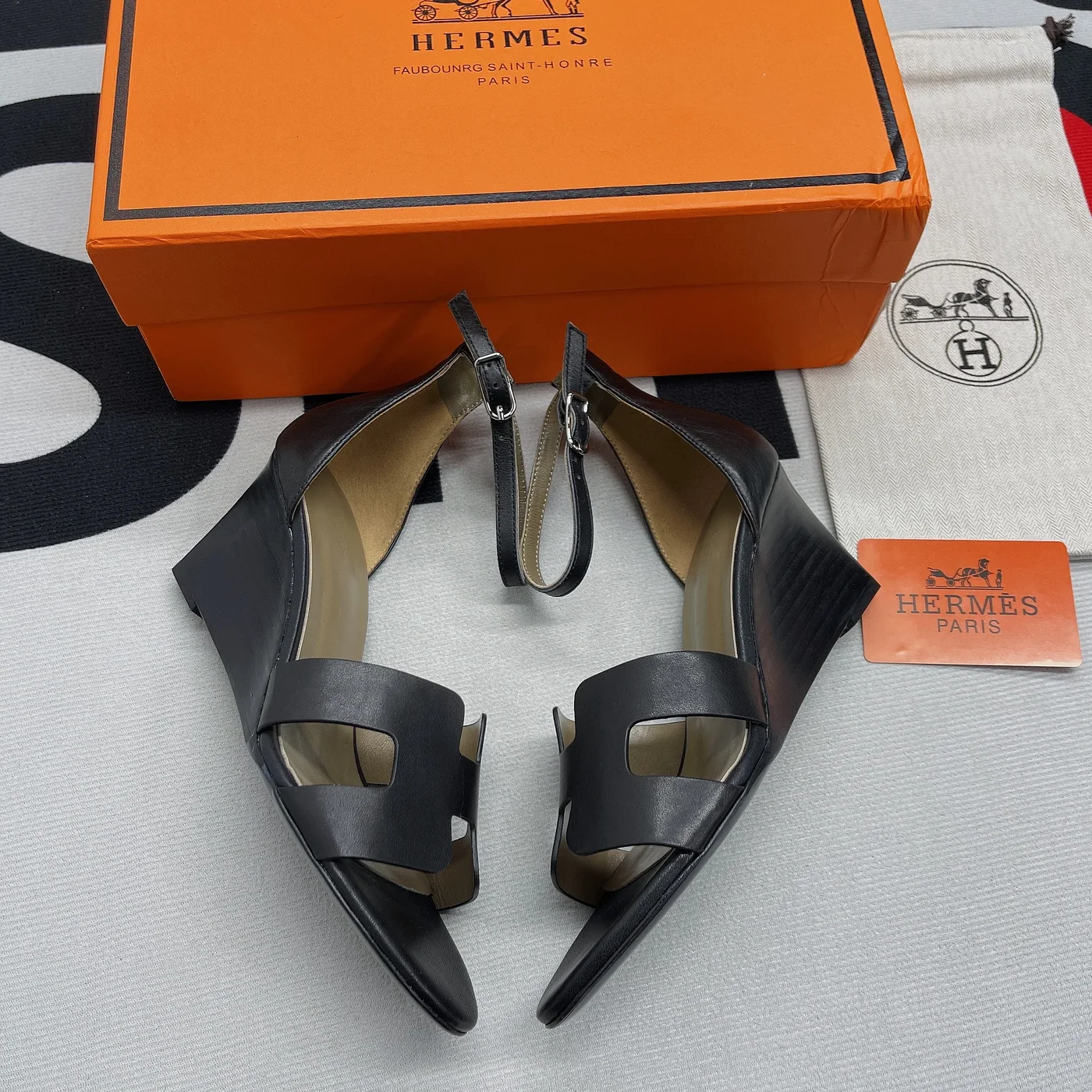Hermes Legend Sandals Calfskin Leather Spring in Summer Collection Noir Hermes Legend Sandals Calfskin Leather Spring in Summer Collection Noir