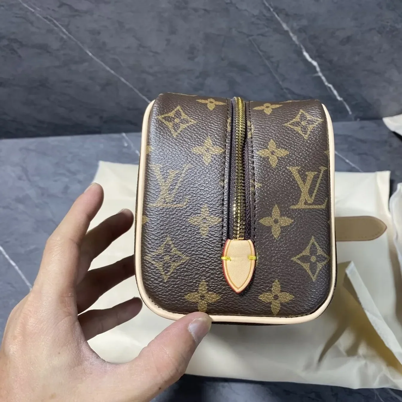 Louis Vuitton Locker Dopp Kit Brown 9.1 Inches/