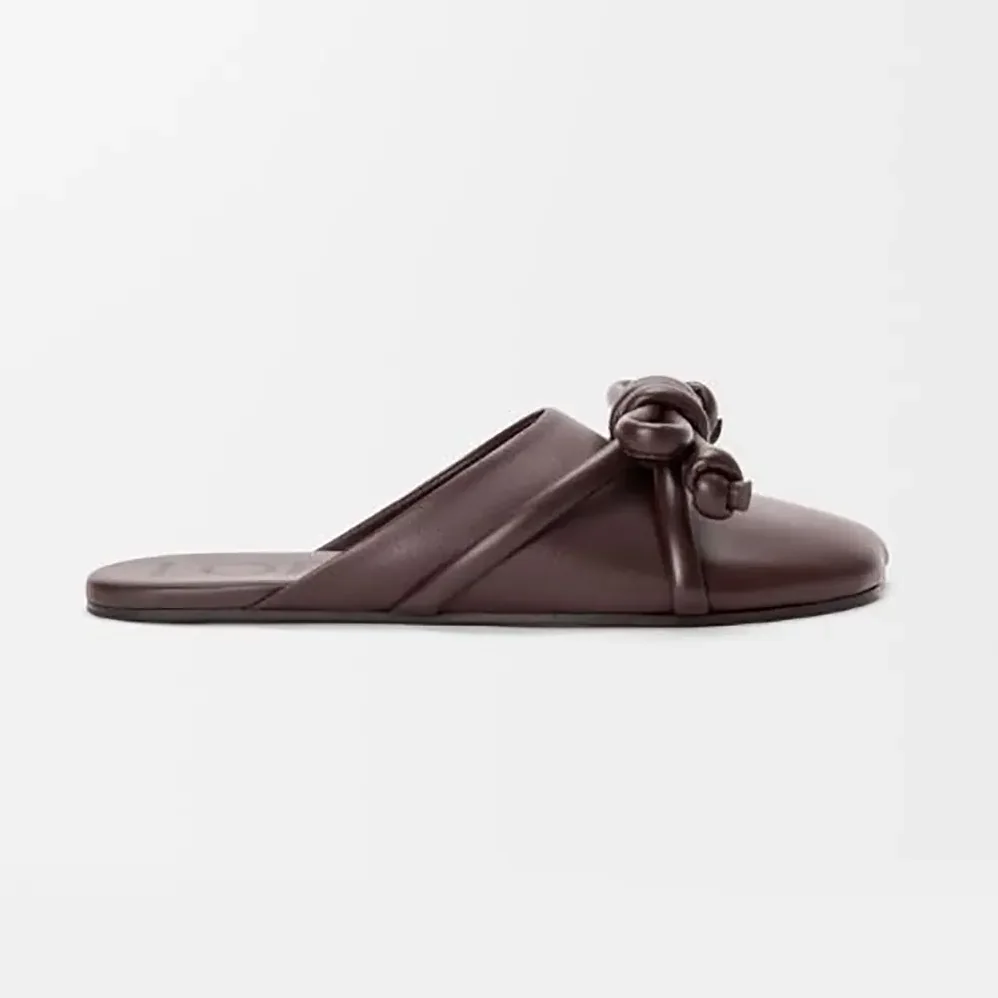 Loewe Flamenco Knot Mule in Lambskin for Women in Dark Chestnut Loewe Flamenco Knot Mule in Lambskin for Women in Dark Chestnut