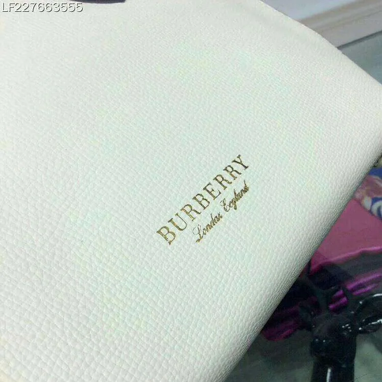 Burberry Small Banner Bag in Leather and House Check in White Burberry Small Banner Bag in Leather and House Check in White