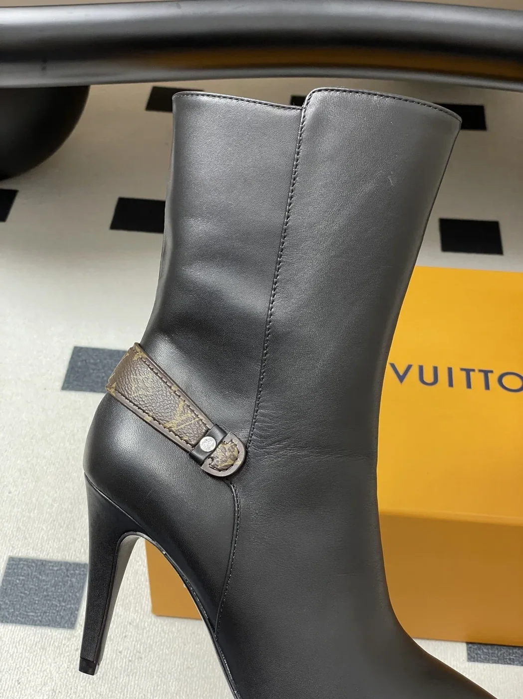 Louis Vuitton Legacy Ankle Boots Black 1AIEUG Louis Vuitton Legacy Ankle Boots Black 1AIEUG