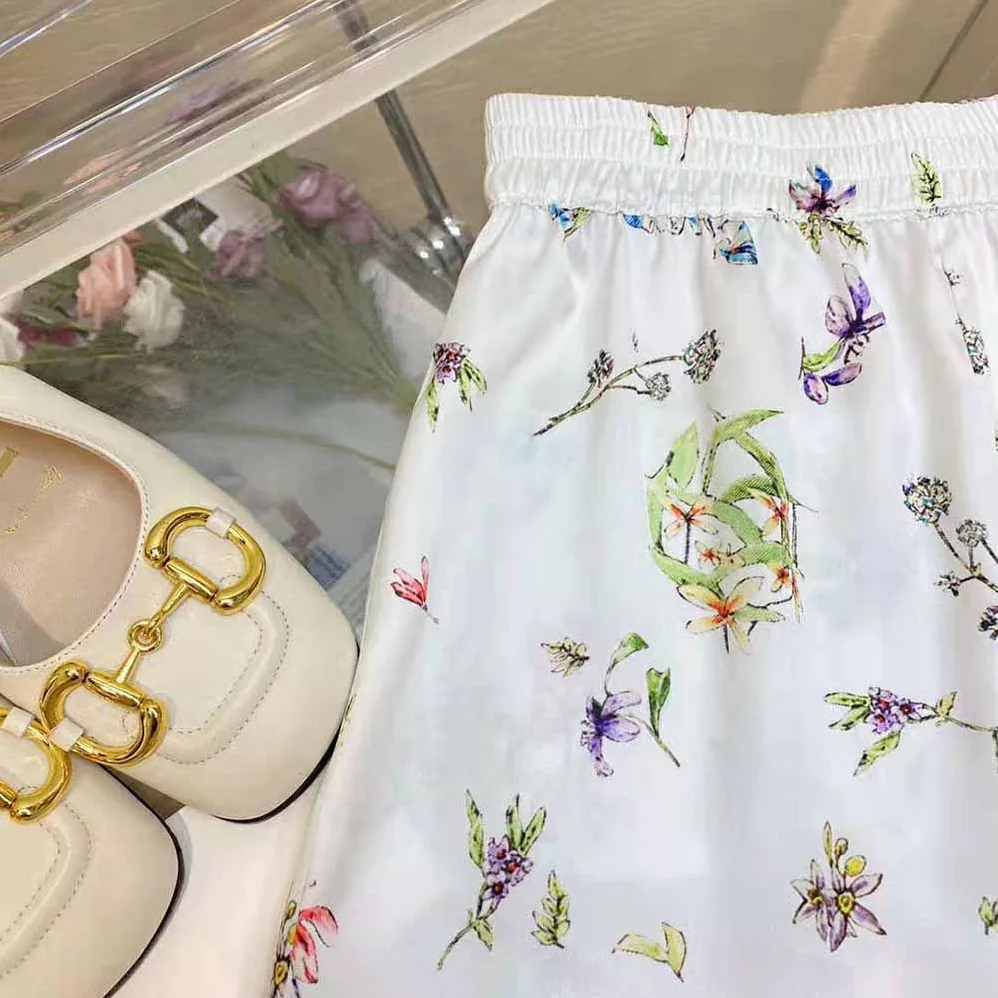Dior Chez Moi Shorts White Silk Twill with Multicolor D for Women in Constellation Motif Dior Chez Moi Shorts White Silk Twill with Multicolor D for Women in Constellation Motif