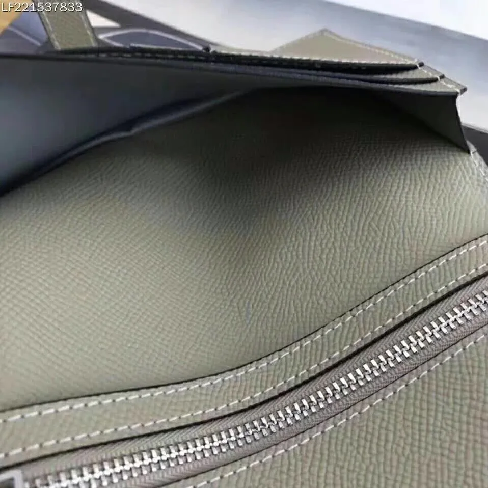 Hermes Medium Bearn Wallet in Epsom Calfskin Leather in Silver