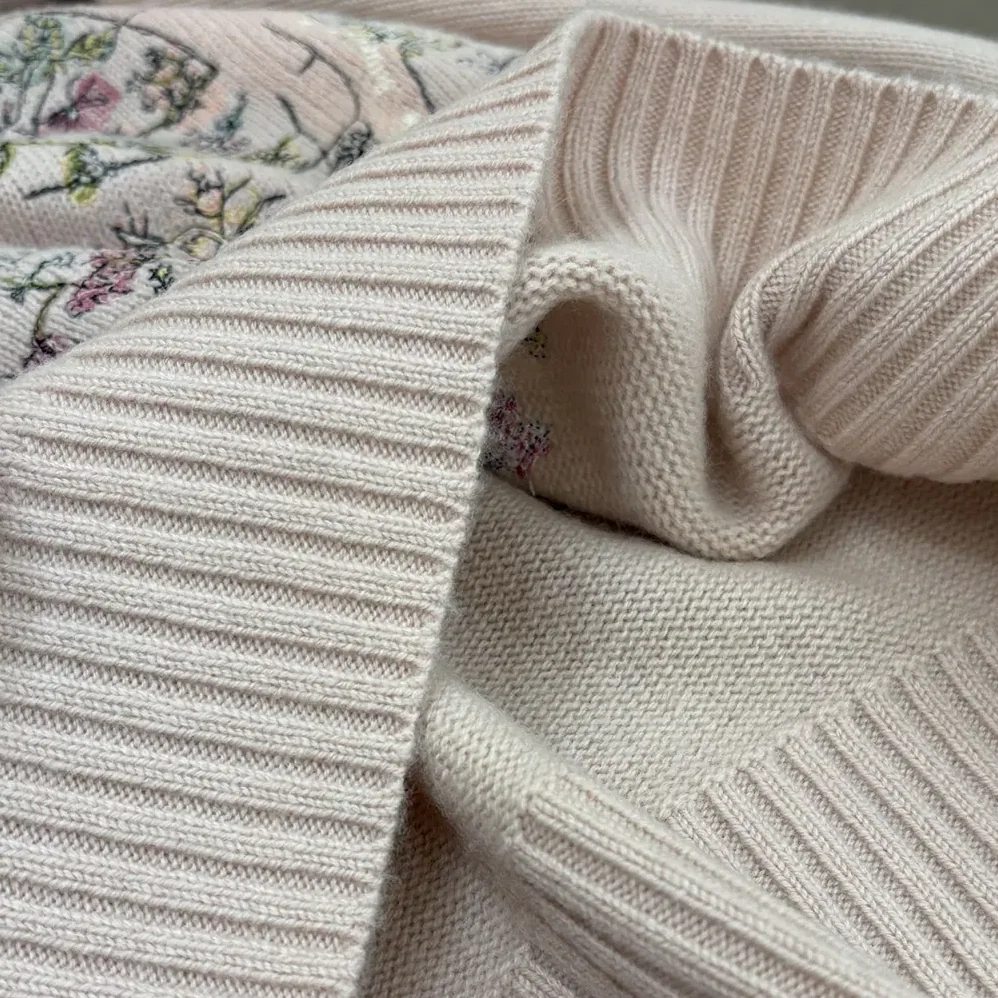 Dior Embroidered Sweater Cashmere Knit with Pink Dior Astral Flowers Motif for Women Dior Embroidered Sweater Cashmere Knit with Pink Dior Astral Flowers Motif for Women