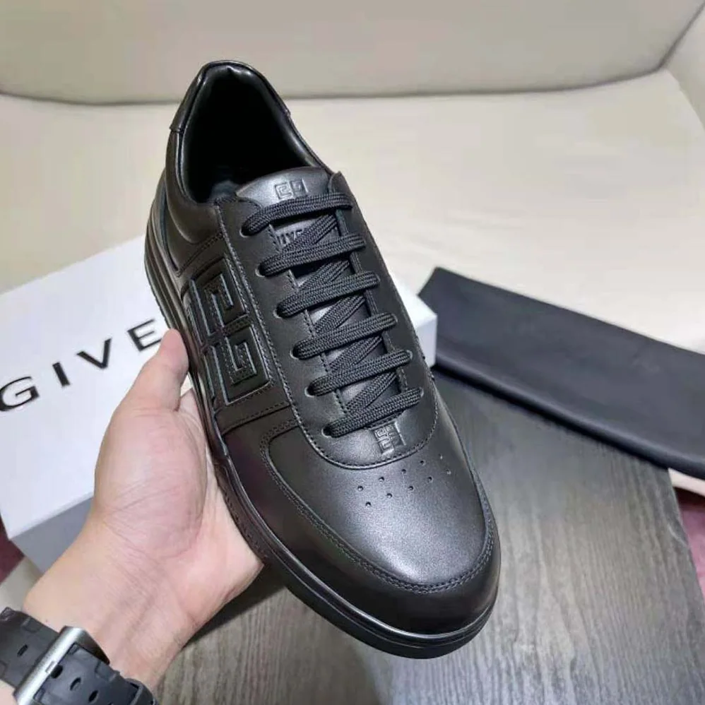 Givenchy G4 Sneakers in Leather for Men in Black Givenchy G4 Sneakers in Leather for Men in Black