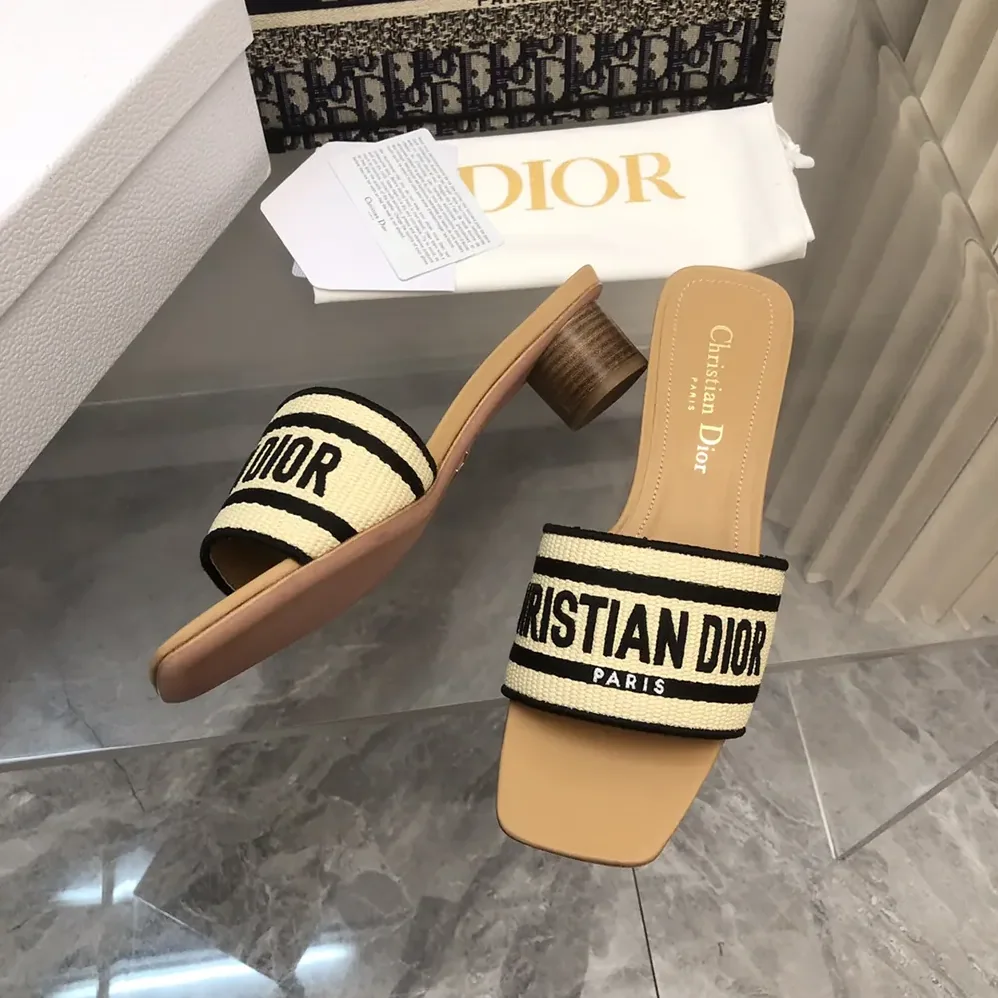 Dior Dway Heeled Slide Natural Raffia and Black Embroidered Cotton for Women Dior Dway Heeled Slide Natural Raffia and Black Embroidered Cotton for Women