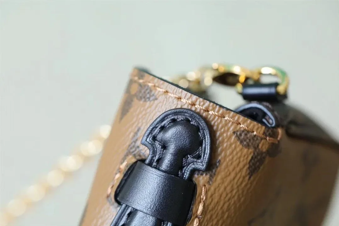Louis Vuitton Micro Metis Pochette Shoulder Bag / Brown Monogram Canvas Gold Hardware Louis Vuitton Micro Metis Pochette Shoulder Bag / Brown Monogram Canvas Gold Hardware